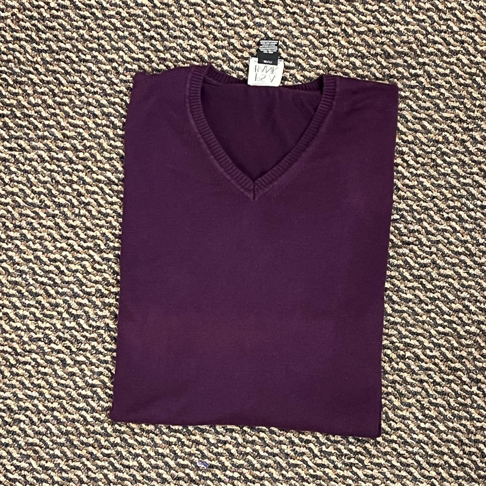 Jos A Bank Men's Sweater
Size L Purple V-Neck Pima Cotton
2XT
